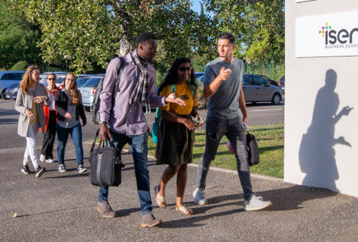 étudiants sur le campus Agroparc